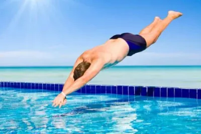 آموزش شیرجه زدن در استخر